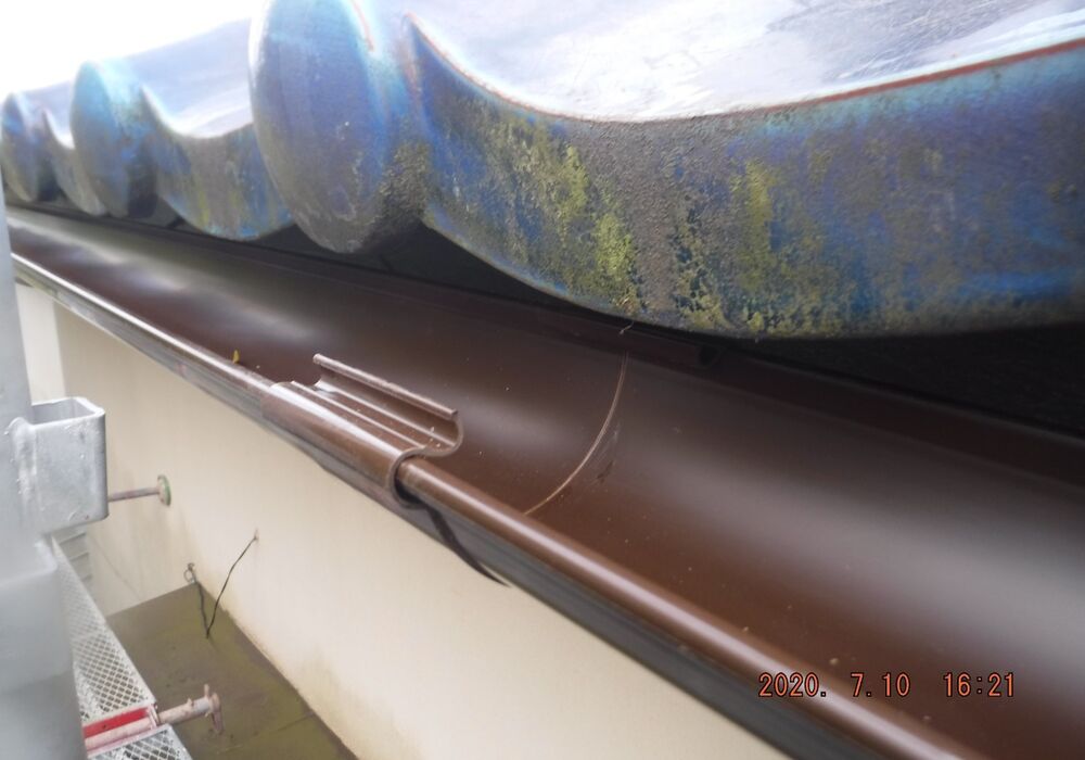 四街道 山﨑邸 雨樋交換 軒天張替補修完了、瓦差替残り2箇所 車返し残り半分_200720_5